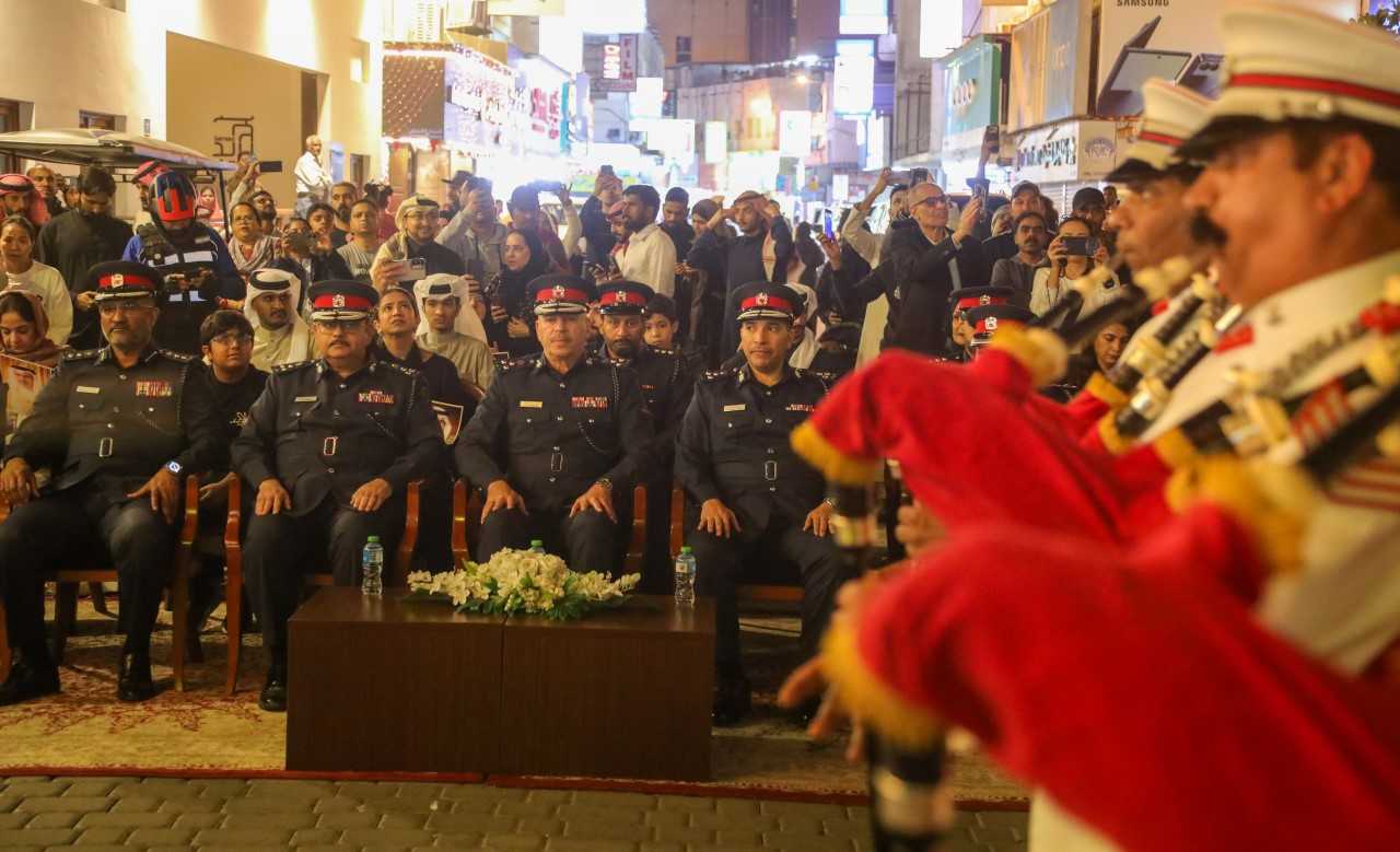 وزارة الداخلية تنظم طابور شرطة البحرين في باب البحرين احتفالا بالأعياد الوطنية<